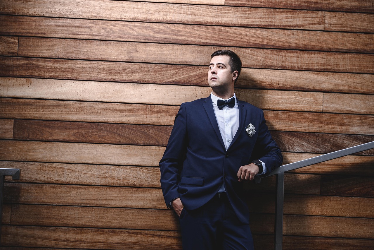 Read more about the article What to Wear to a Summer Wedding for Men: Stay Stylish & Cool